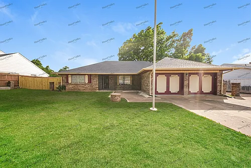 3301 N Glenvalley Dr Photo 1