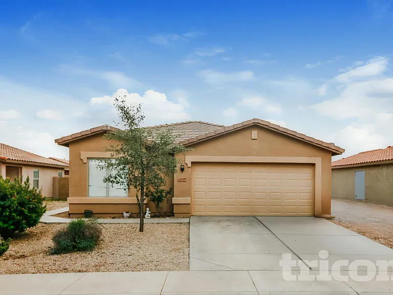 42309 W Desert Fairways Dr — Photo 1