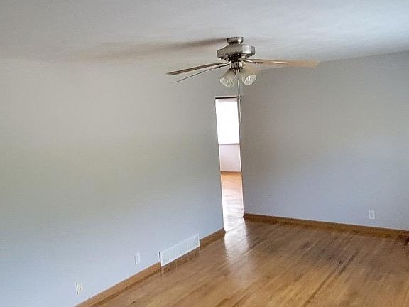 5th image of 5001 Aspen Dr