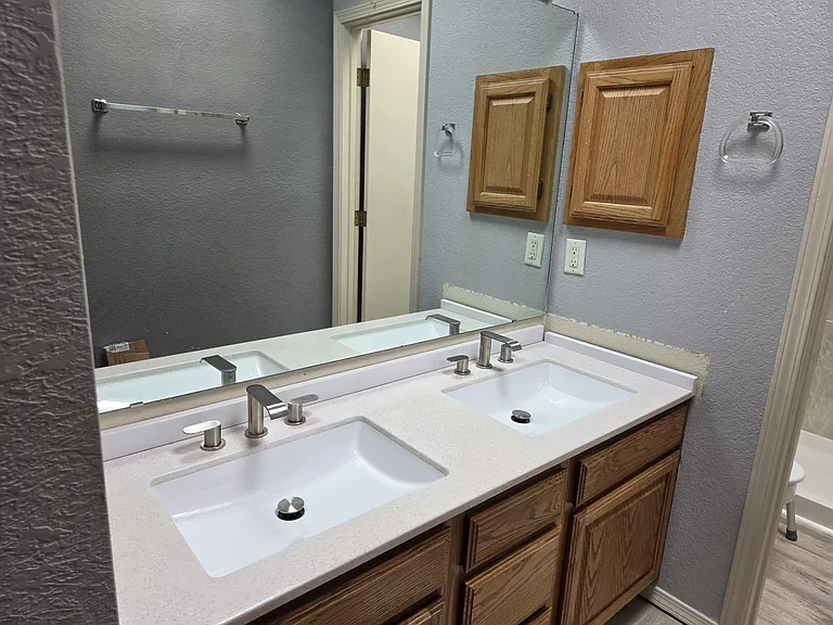 10825 Central Park Dr NE — Photo 10