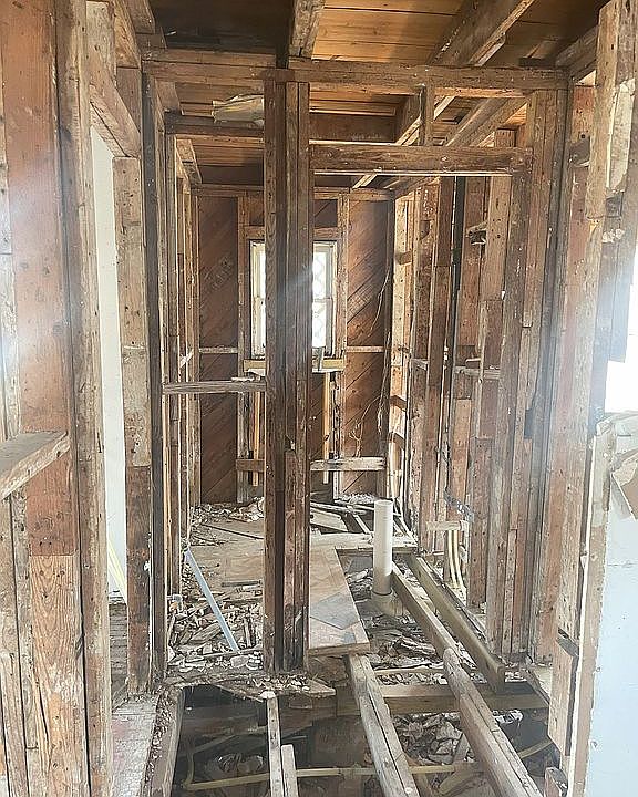 1st image of 721 Savage Ln