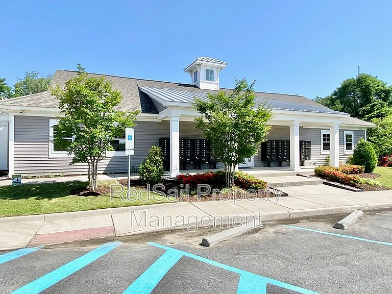 208 Fishers Ct — Photo 28