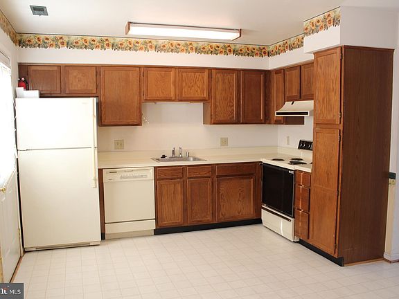 3rd image of 5144 Bellehaven Ct