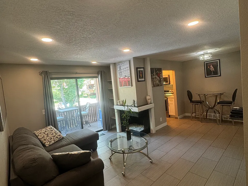 6858 S Countrywoods Cir #4E