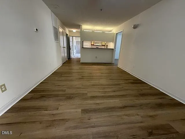 4 bed, 4.0 bath, 1224 sqft, $2,200 — Photo 2