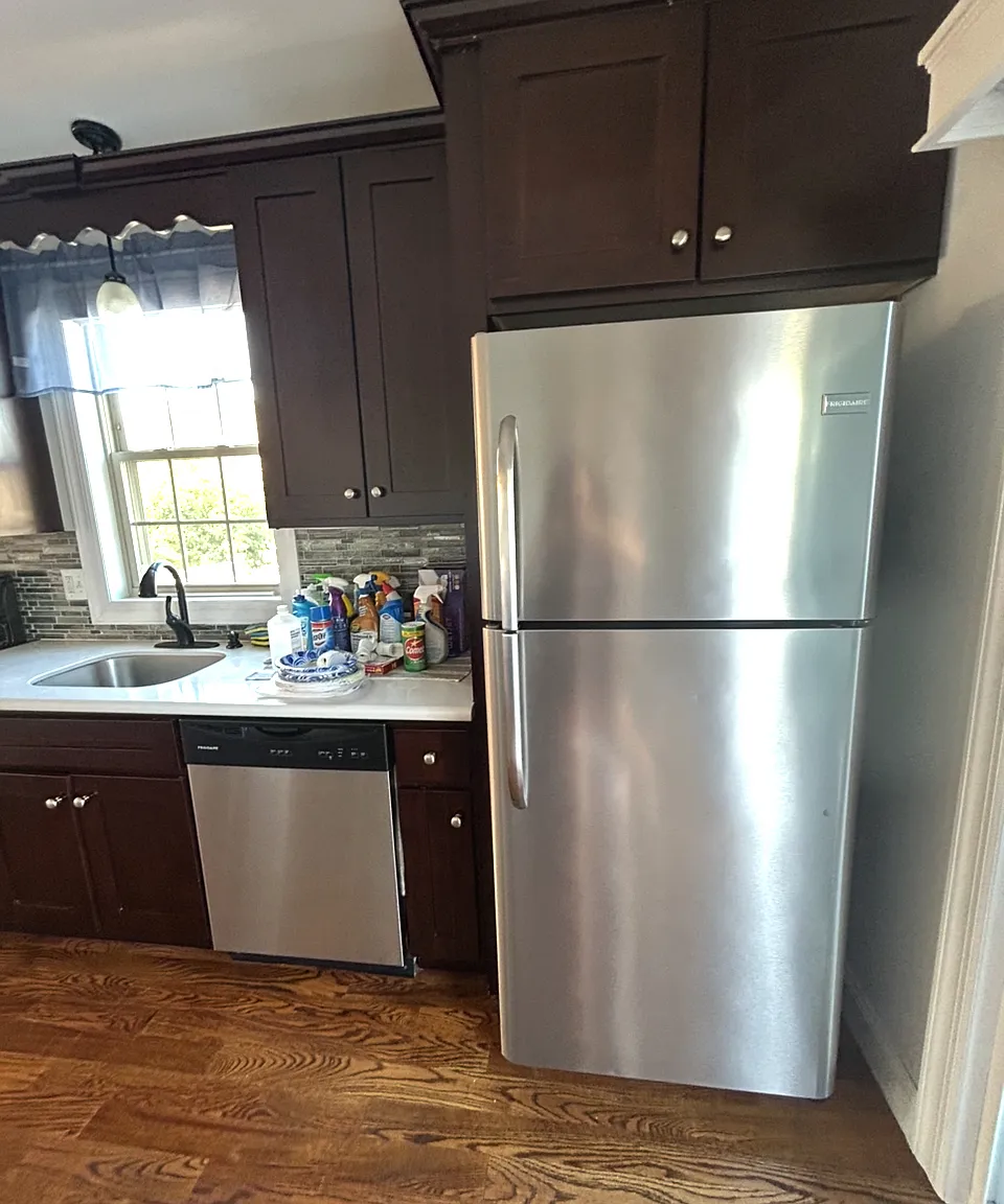 3 bed, 1.5 bath, 1300 sqft, $4,000 — Photo 4