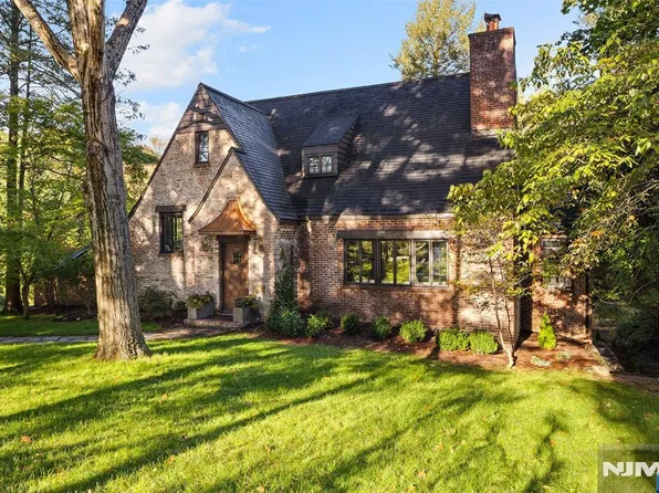 773 W Saddle River Road, Ho-Ho-Kus, NJ 07423