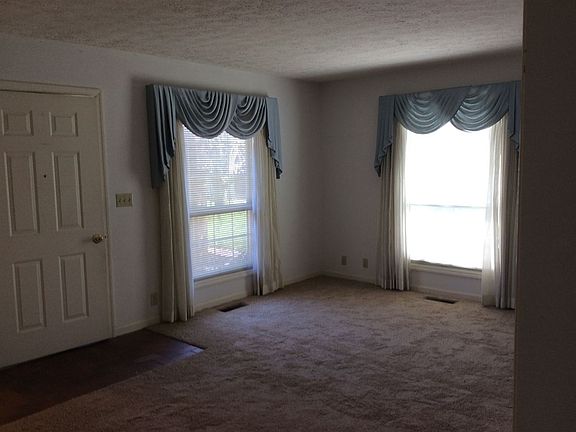 4th image of 2018 Sweetbriar Ct