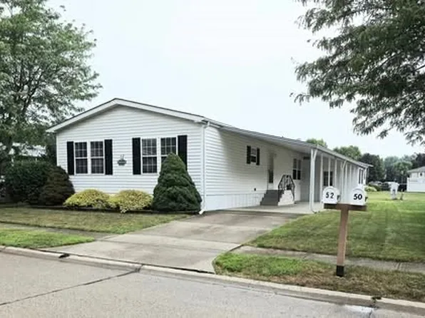 52 Periwinkle Dr, Olmsted Falls, OH 44138