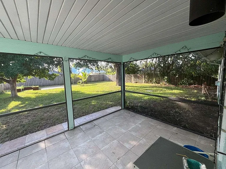 2533 SE Grand Dr — Photo 32