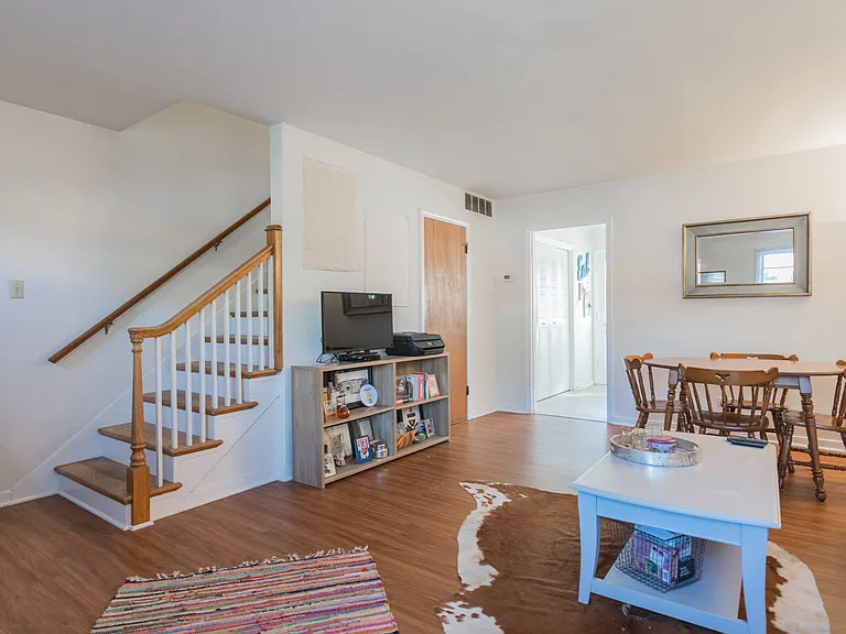 Arlington Park Townhomes — Photo 7