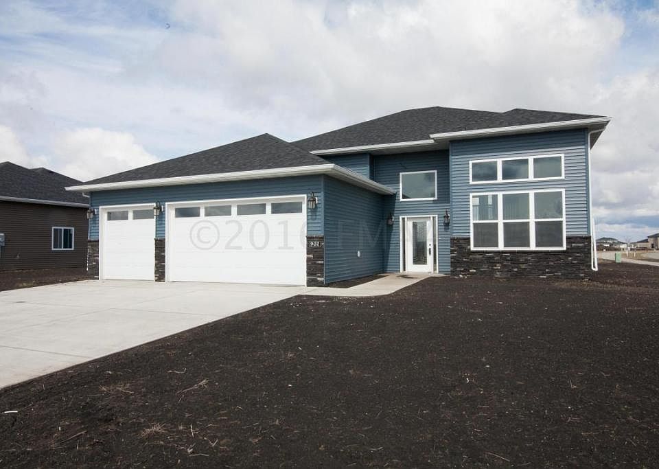 1st image of 902 50th Ave W