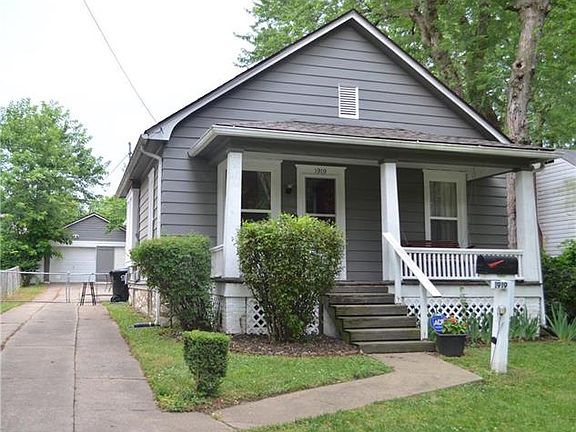 2nd image of 1919 S Norton Ave