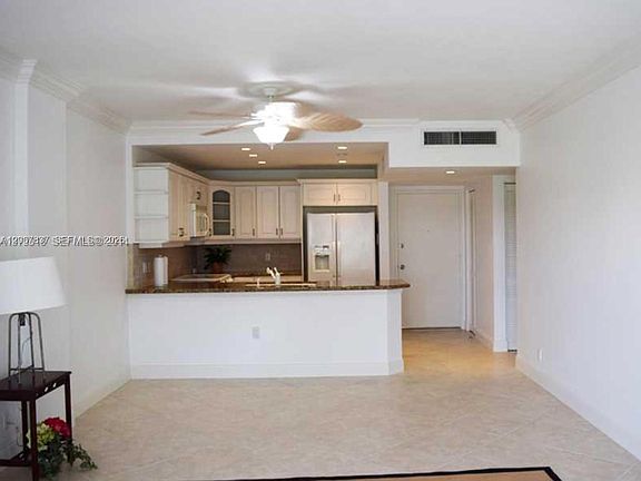 5th image of 100 Edgewater Dr APT 344