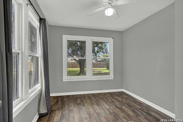 105 E Huebinger St — Photo 15