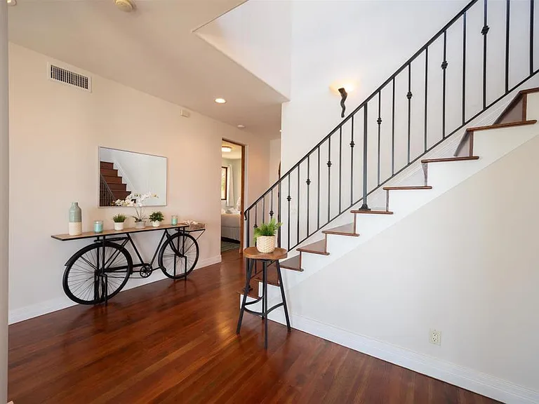 5556 Calumet Ave — Photo 11