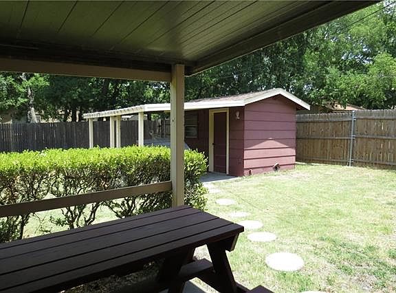 5th image of 409 Harrelson Dr
