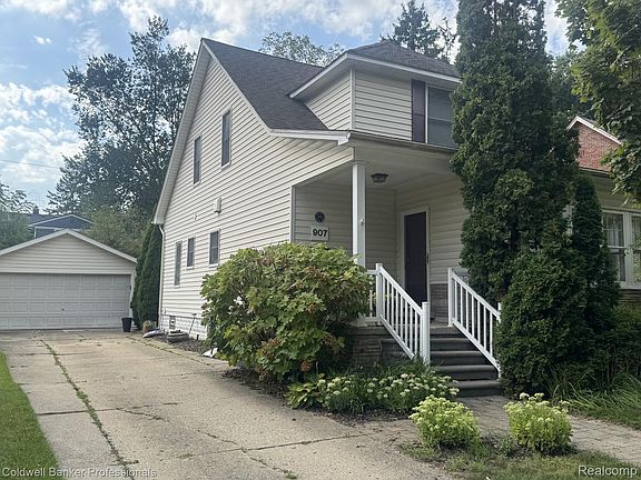 3rd image of 907 Lockwood Rd