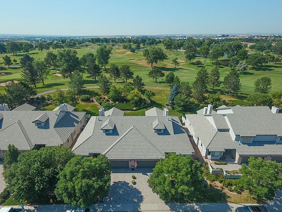 Backs to Valley Country Club