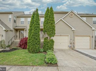 8 Beechcrop Ct, Delran, NJ 08075