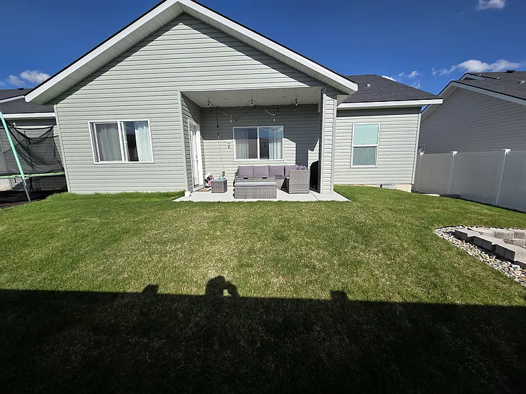 2430 Lotus Ave — Photo 2