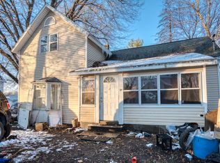 303 Rathburn St, Howard City, MI 49329
