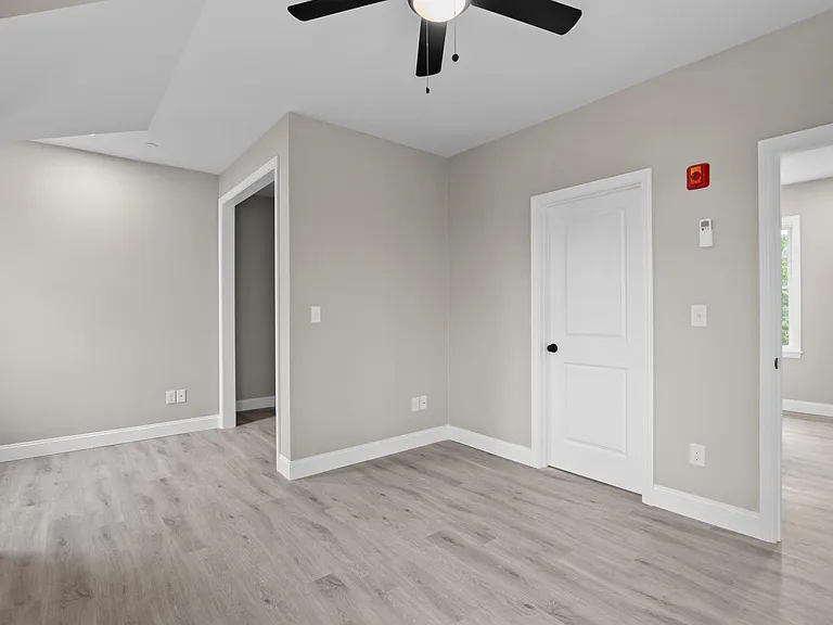 680 Union St — Photo 11
