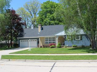 3730 Schroeder Dr, Manitowoc, WI 54220