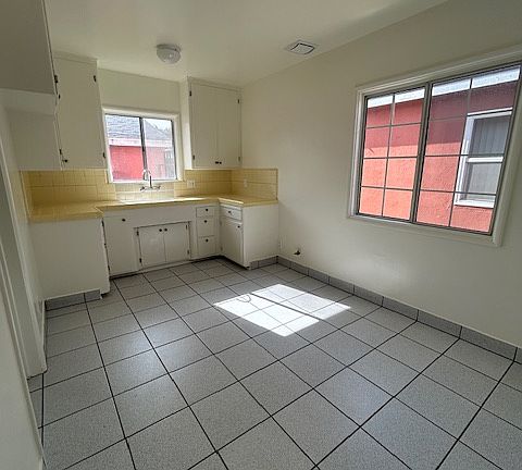2nd image of 231 W 14th St #231