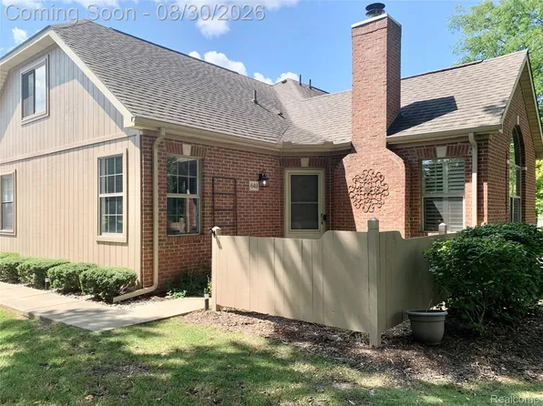 649 Perry Creek Dr, Grand Blanc, MI 48439