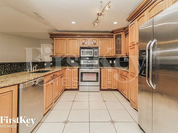 4th image of 372 Fairgreen Pl
