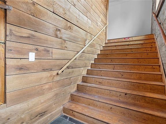 3rd image of 610 Madola Rd #4