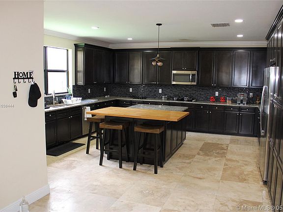 5th image of 9930 NW 86th Ter #9930
