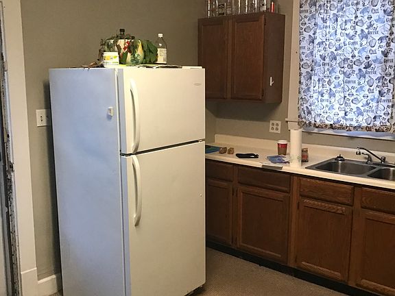 Large kitchen with w/d hookups
