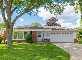 8027 S 58th St, Franklin, WI 53132