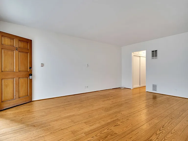 218 S Gale Dr — Photo 9