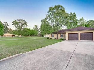 140 Red Oak Ln, Conroe, TX 77304