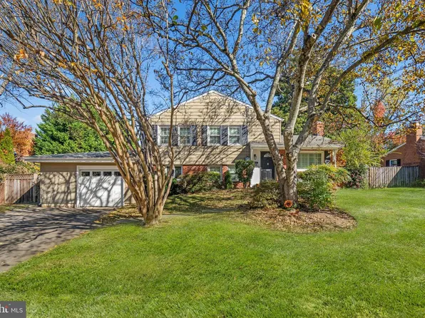 1022 Croton Dr, Alexandria, VA 22308