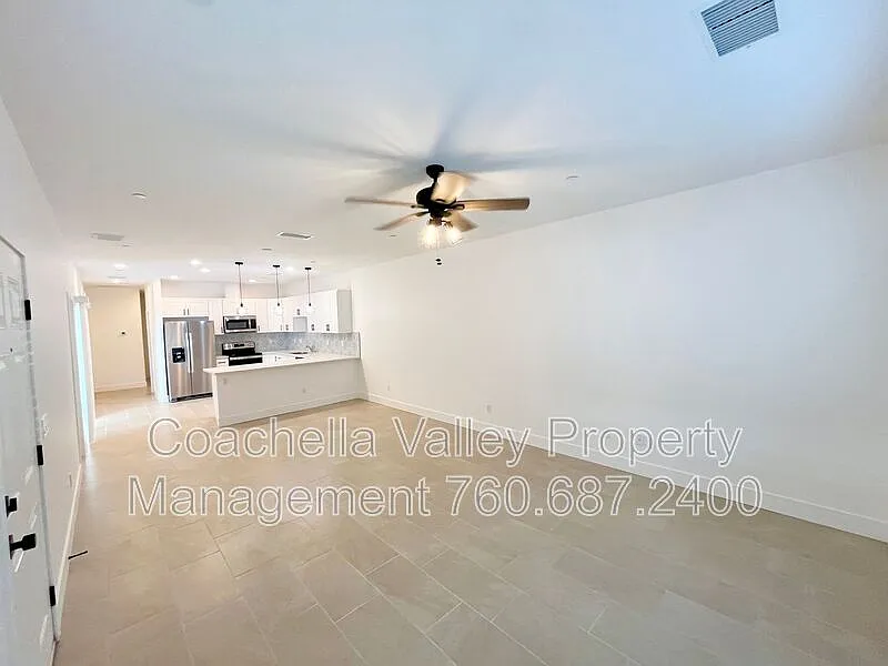 3 bed, 2.0 bath, 1353 sqft, $2,495 — Photo 2