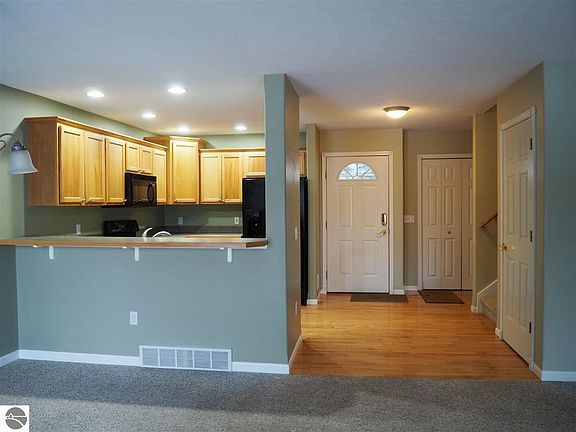 3rd image of 4023 Sherwood Forest Dr