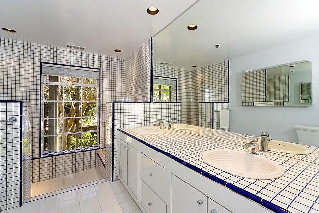 1st image of 33A Park Hill Ave