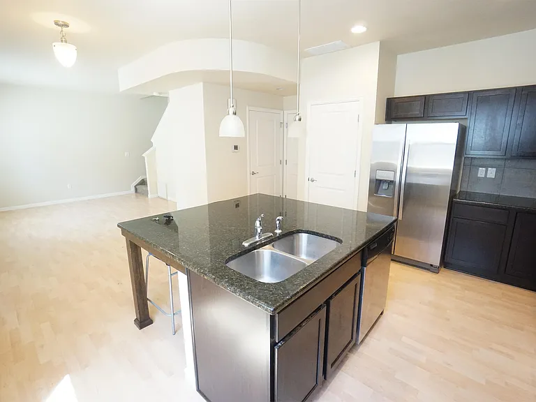 2221 Ulster St — Photo 3