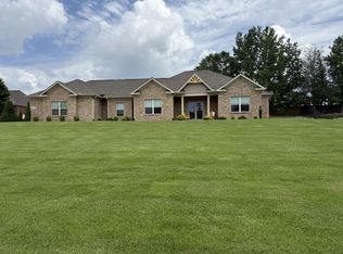37 Knotting Hill Dr, Fayetteville, TN 37334