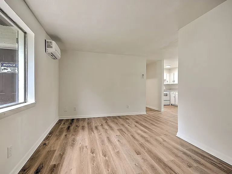 718 W G St — Photo 32