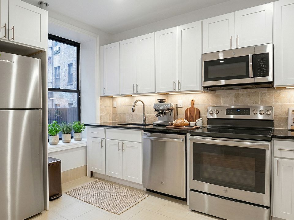 2nd image of 716 W 170th St #11