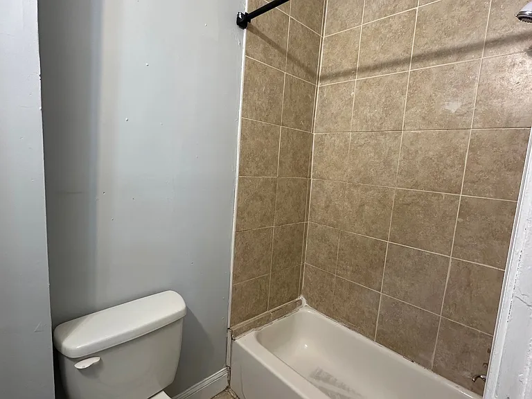 5900 Pine St #4 — Photo 6