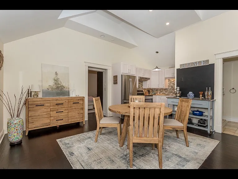 32 Billings St — Photo 3