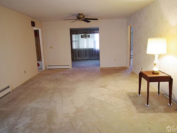 2nd image of 1 Edgewater Dr