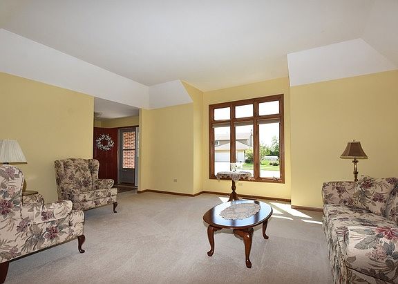 5th image of 19636 Brookfield Cir