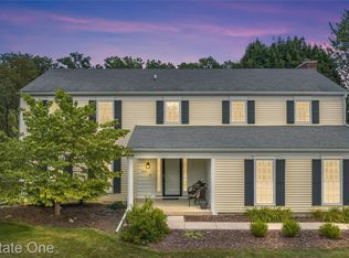 36241 Fredericksburg Rd, Farmington Hills, MI 48331